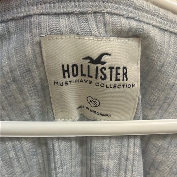 4 for $15 Perfect Condition Hollister Henley Long Sleeve - Picture 3 of 3